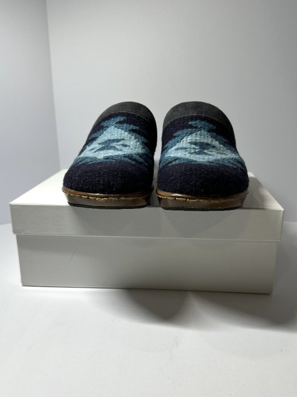 Born Bandy Blanket Clogs - Picture 4 of 8